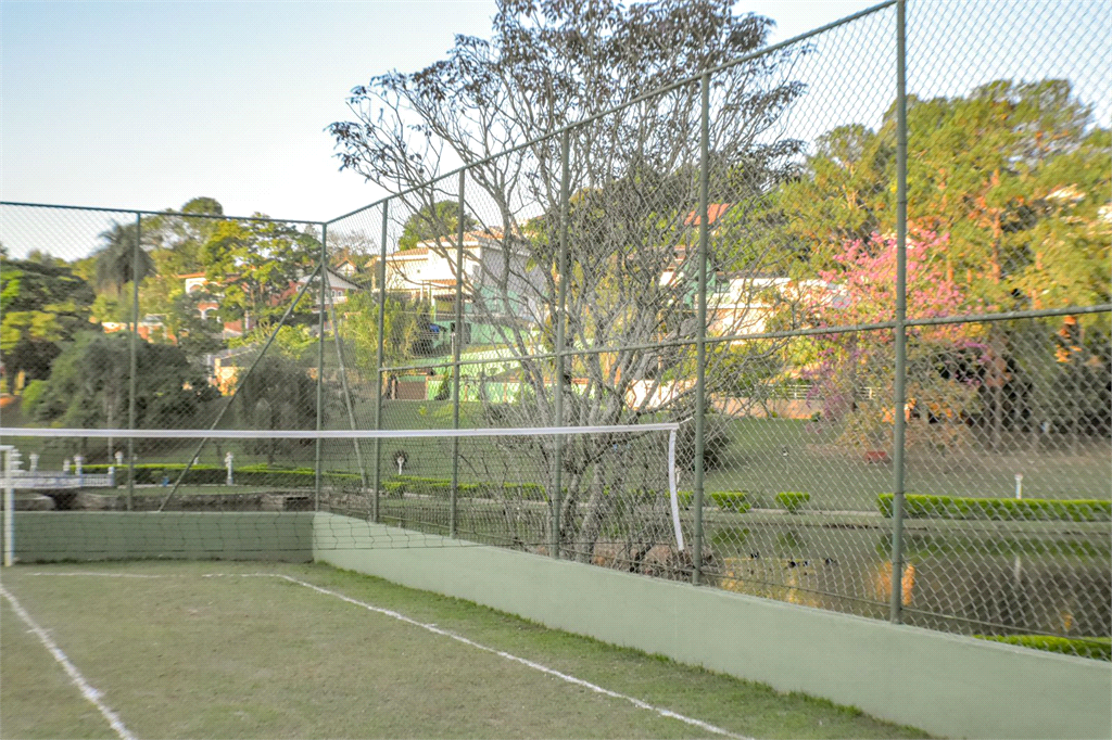 Casa Térrea ampla e Moderna, 4 dorm, 2 Suítes, 6 banh, Área Gde Churrasq e Piscina, Cond Fechado