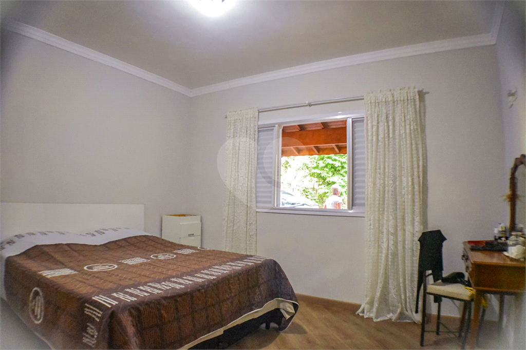 Casa Térrea ampla e Moderna, 4 dorm, 2 Suítes, 6 banh, Área Gde Churrasq e Piscina, Cond Fechado