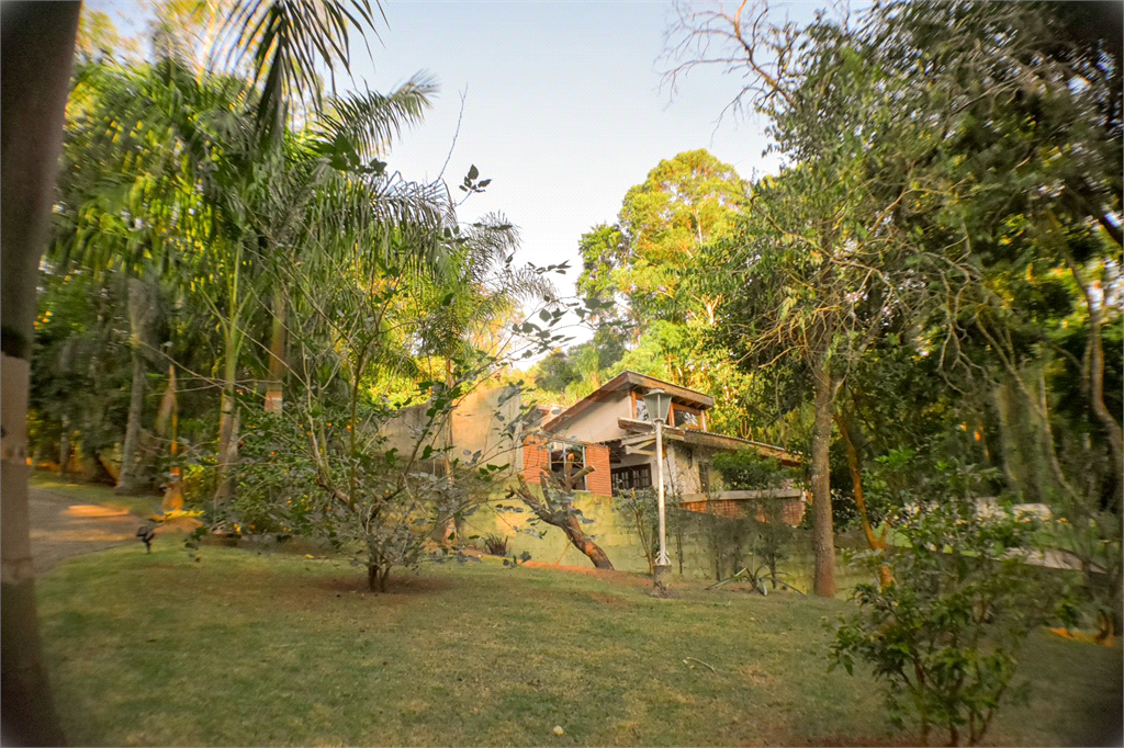 Casa Térrea ampla e Moderna, 4 dorm, 2 Suítes, 6 banh, Área Gde Churrasq e Piscina, Cond Fechado
