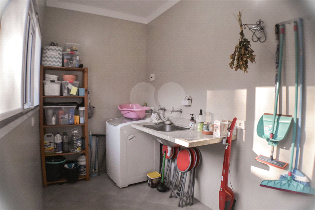 Casa Térrea ampla e Moderna, 4 dorm, 2 Suítes, 6 banh, Área Gde Churrasq e Piscina, Cond Fechado