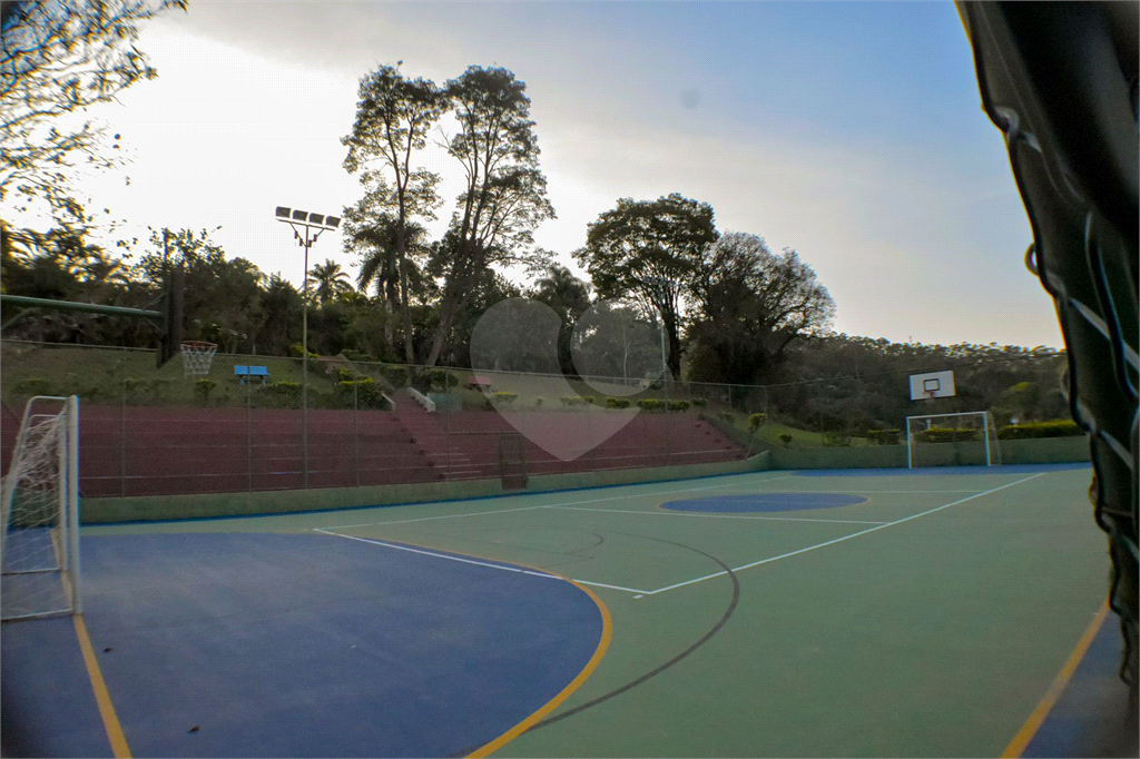Casa Térrea ampla e Moderna, 4 dorm, 2 Suítes, 6 banh, Área Gde Churrasq e Piscina, Cond Fechado