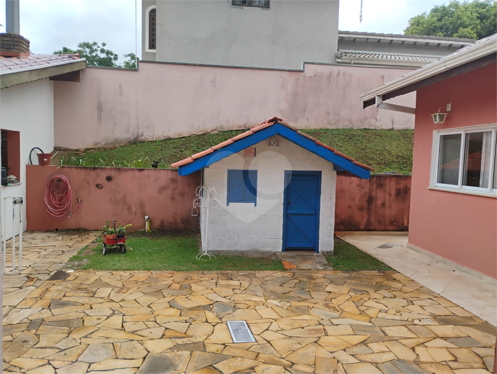 Casa Térrea ampla e Moderna, 4 dorm, 2 Suítes, 6 banh, Área Gde Churrasq e Piscina, Cond Fechado