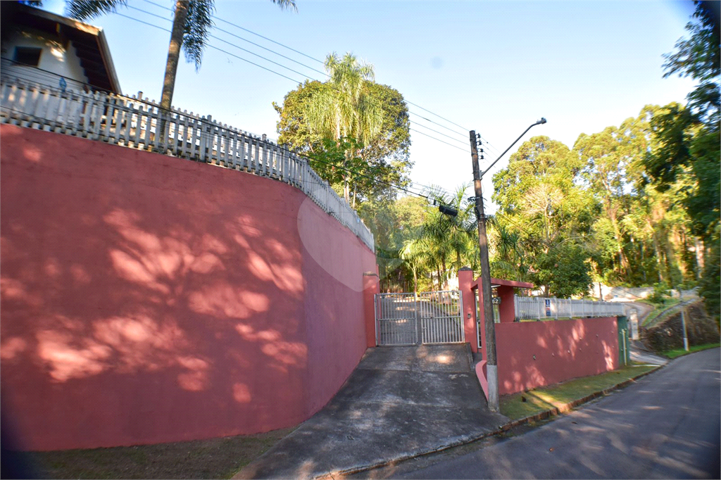 Casa Térrea ampla e Moderna, 4 dorm, 2 Suítes, 6 banh, Área Gde Churrasq e Piscina, Cond Fechado