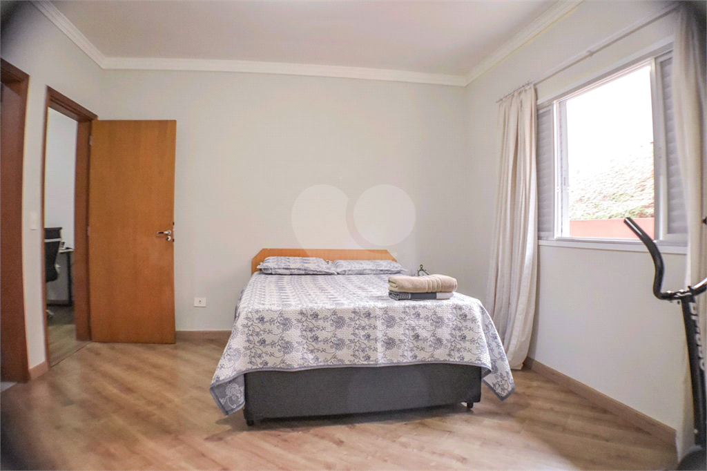 Casa Térrea ampla e Moderna, 4 dorm, 2 Suítes, 6 banh, Área Gde Churrasq e Piscina, Cond Fechado