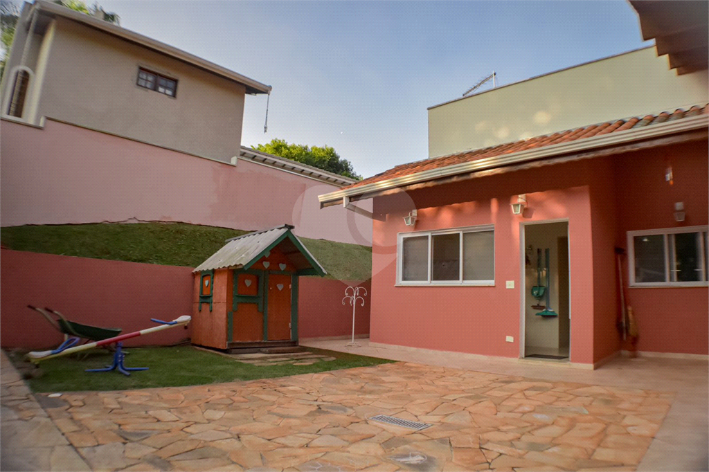 Casa Térrea ampla e Moderna, 4 dorm, 2 Suítes, 6 banh, Área Gde Churrasq e Piscina, Cond Fechado