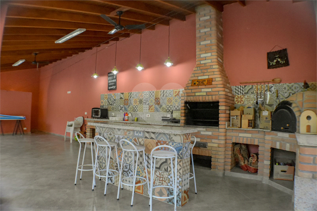 Casa Térrea ampla e Moderna, 4 dorm, 2 Suítes, 6 banh, Área Gde Churrasq e Piscina, Cond Fechado