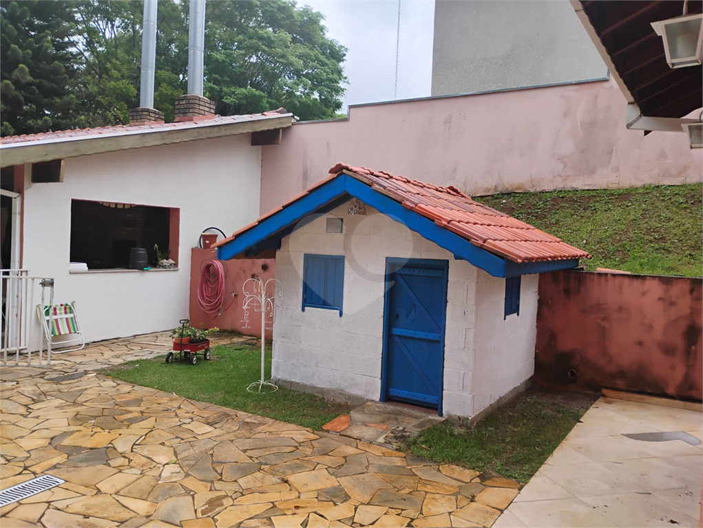 Casa Térrea ampla e Moderna, 4 dorm, 2 Suítes, 6 banh, Área Gde Churrasq e Piscina, Cond Fechado