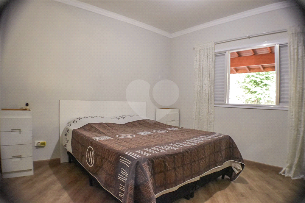Casa Térrea ampla e Moderna, 4 dorm, 2 Suítes, 6 banh, Área Gde Churrasq e Piscina, Cond Fechado