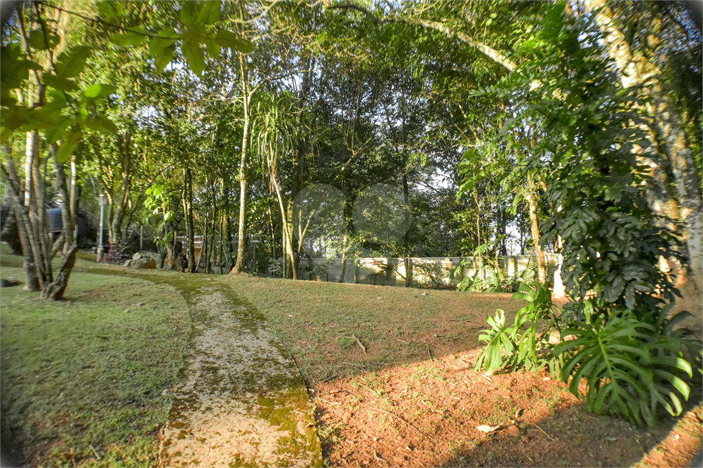 Casa Térrea ampla e Moderna, 4 dorm, 2 Suítes, 6 banh, Área Gde Churrasq e Piscina, Cond Fechado