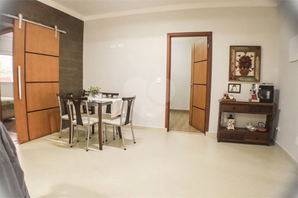 Casa Térrea ampla e Moderna, 4 dorm, 2 Suítes, 6 banh, Área Gde Churrasq e Piscina, Cond Fechado