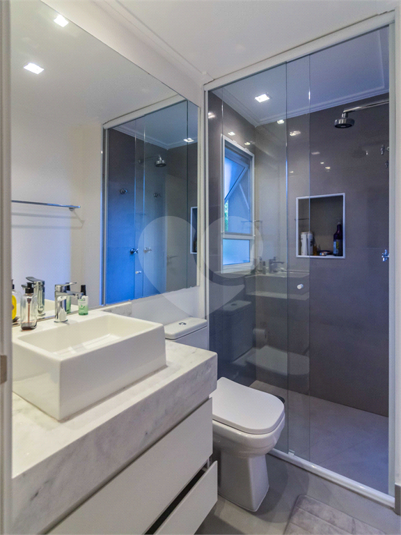 Apartamento à Venda em ALTO DE PINHEIROS com 213 m²