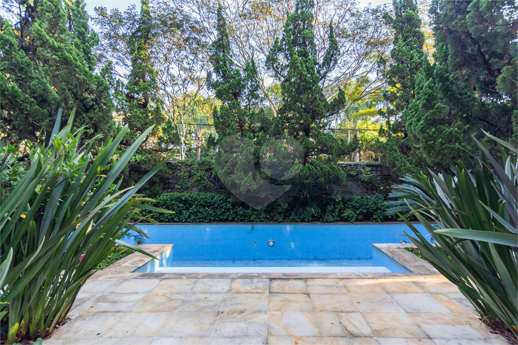 Apartamento à Venda em ALTO DE PINHEIROS com 213 m²
