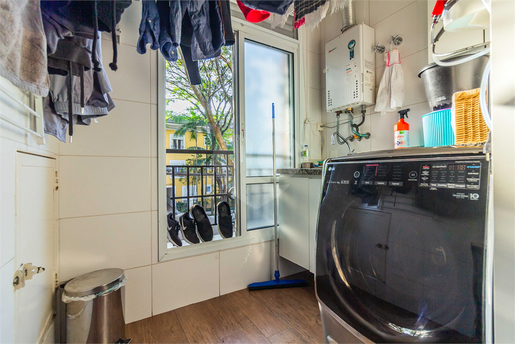 Apartamento à Venda em ALTO DE PINHEIROS com 213 m²