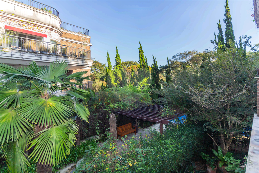 Apartamento à Venda em ALTO DE PINHEIROS com 213 m²