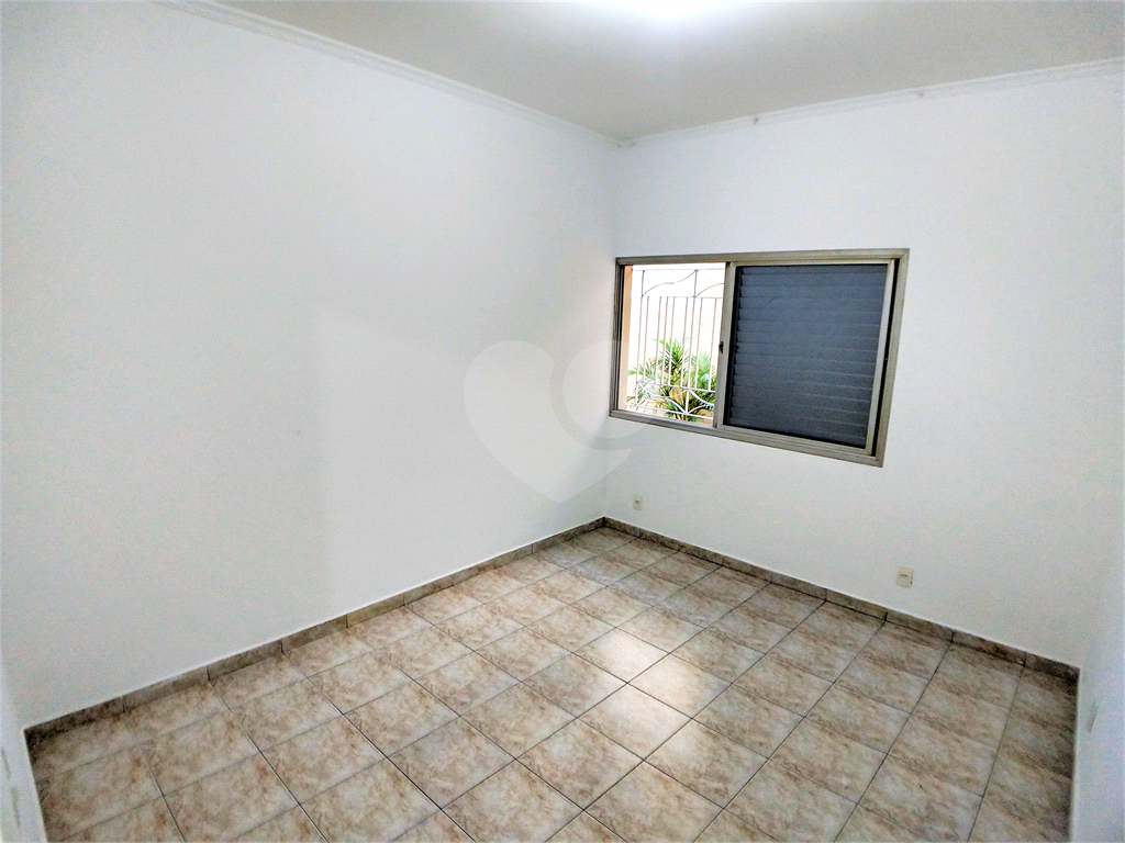 Bela casa térrea com 2 dormitórios 1 suíte e 1 vaga coberta.