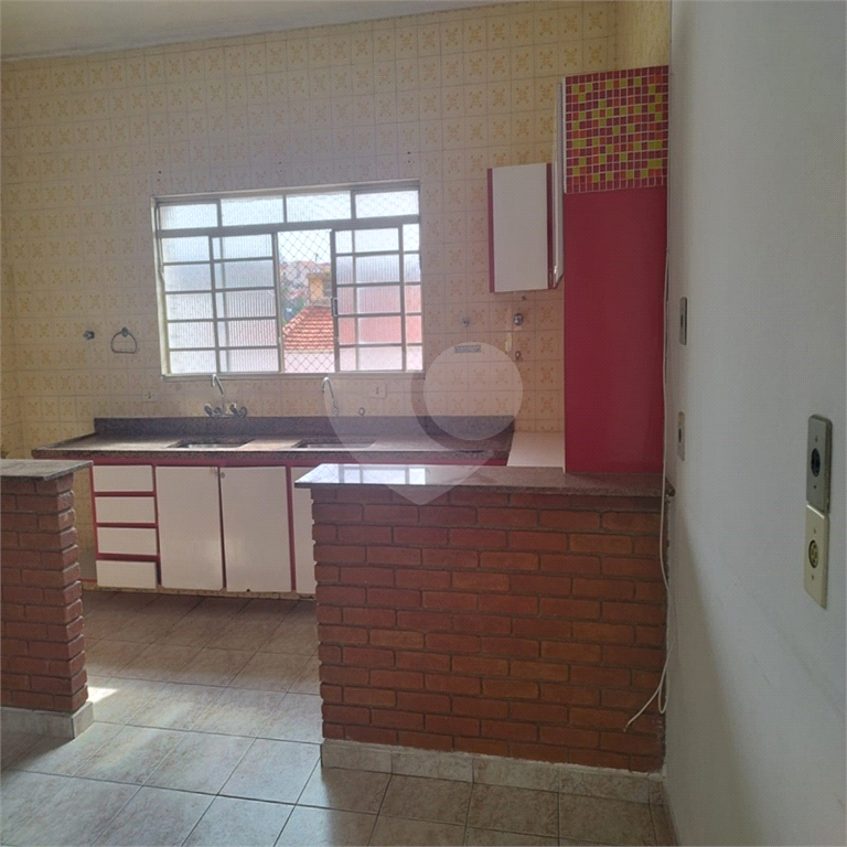 Bela casa térrea com 2 dormitórios 1 suíte e 1 vaga coberta.
