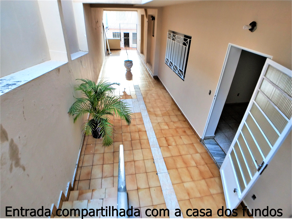 Bela casa térrea com 2 dormitórios 1 suíte e 1 vaga coberta.