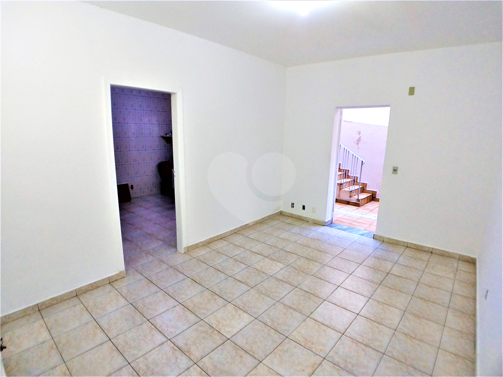 Bela casa térrea com 2 dormitórios 1 suíte e 1 vaga coberta.