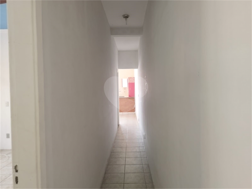 Bela casa térrea com 2 dormitórios 1 suíte e 1 vaga coberta.