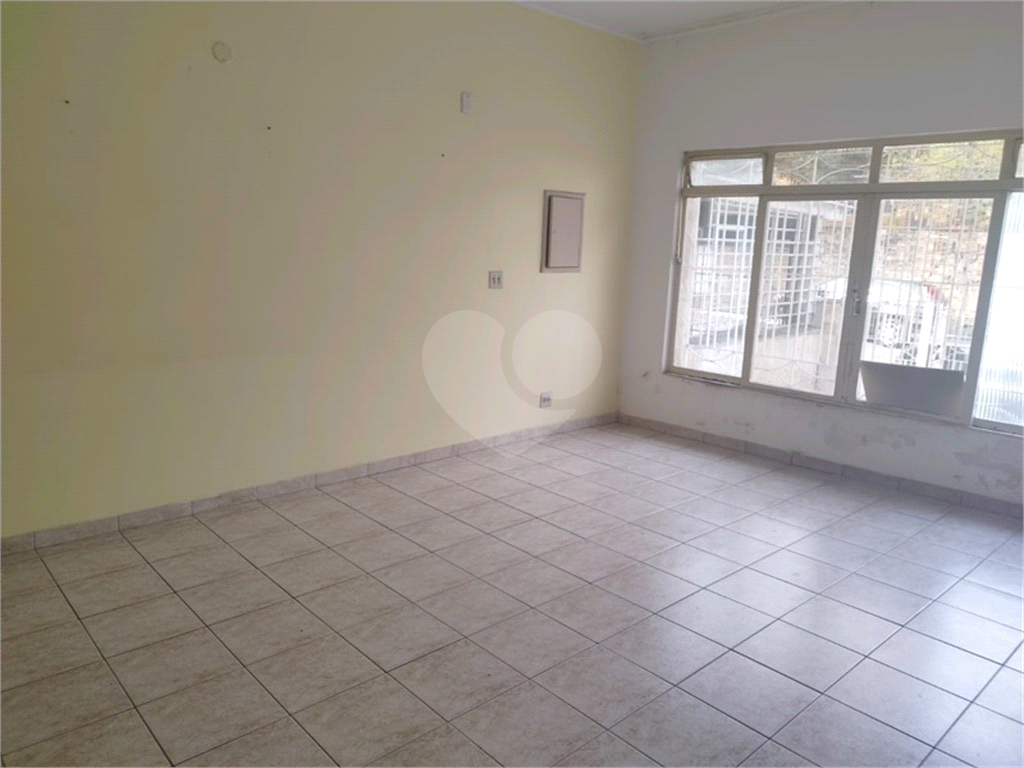 Bela casa térrea com 2 dormitórios 1 suíte e 1 vaga coberta.