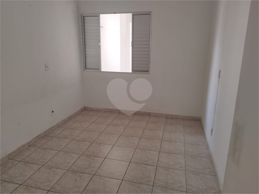 Bela casa térrea com 2 dormitórios 1 suíte e 1 vaga coberta.