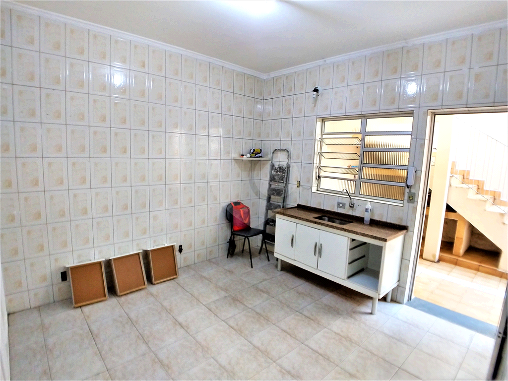 Bela casa térrea com 2 dormitórios 1 suíte e 1 vaga coberta.