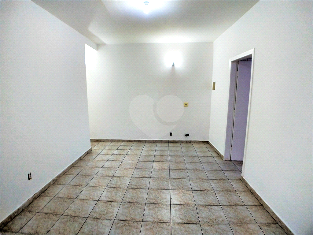 Bela casa térrea com 2 dormitórios 1 suíte e 1 vaga coberta.