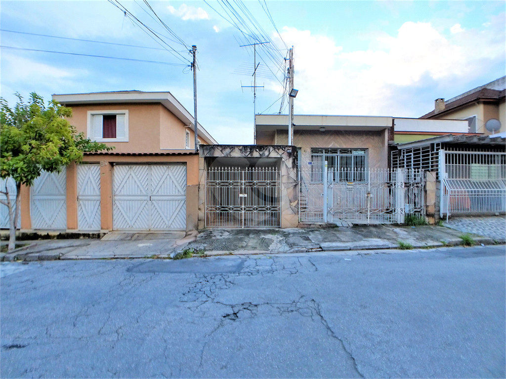 Bela casa térrea com 2 dormitórios 1 suíte e 1 vaga coberta.