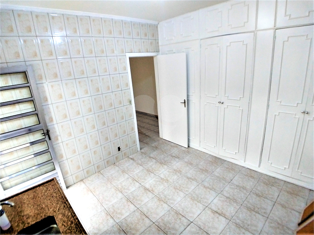 Bela casa térrea com 2 dormitórios 1 suíte e 1 vaga coberta.