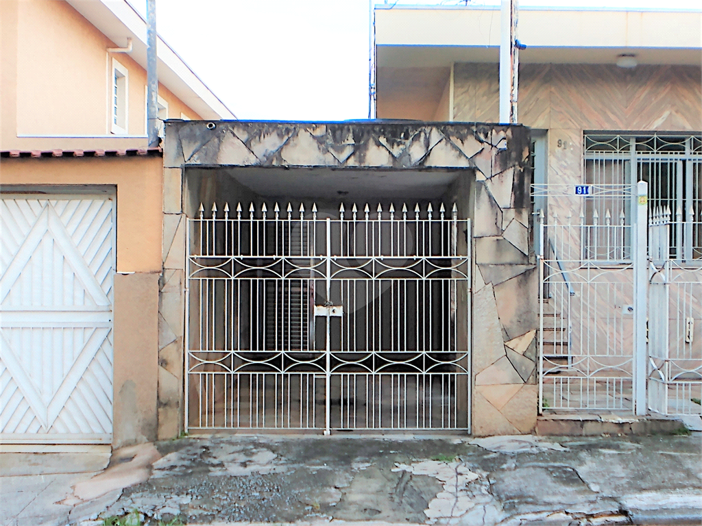 Bela casa térrea com 2 dormitórios 1 suíte e 1 vaga coberta.
