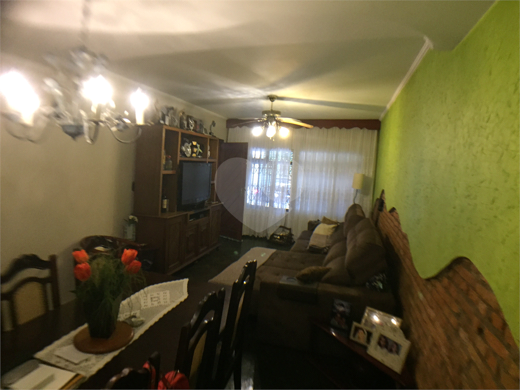 Casa com 3 dormitórios com ótima localização!