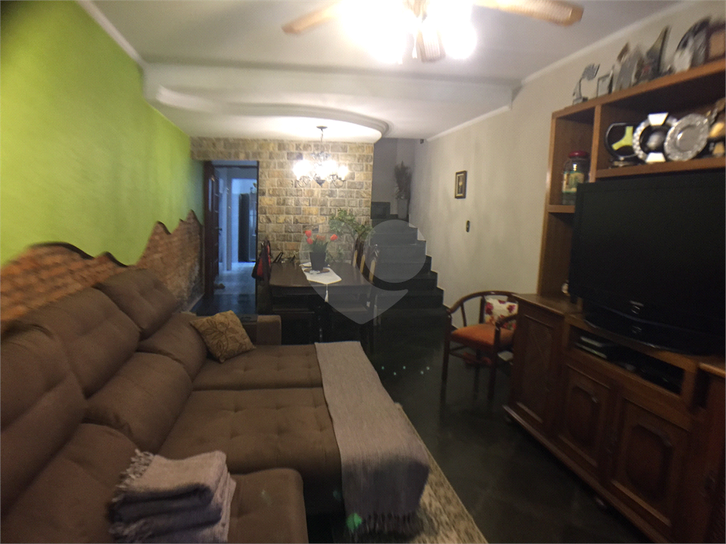 Casa com 3 dormitórios com ótima localização!