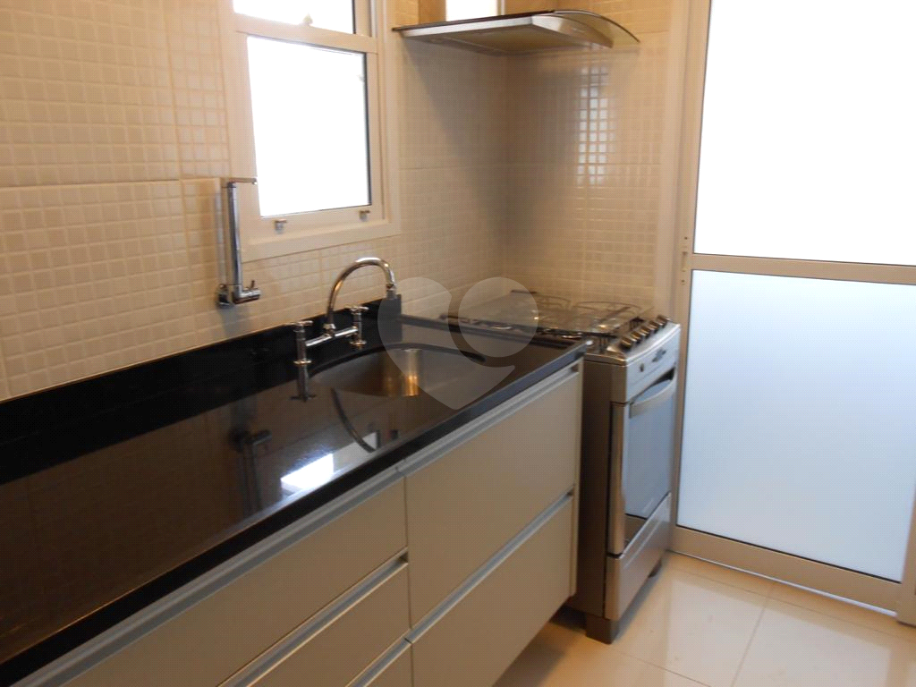 Apartamento com varanda gourmet, mobiliado e decorado,com vista maravilhosa para o sol.