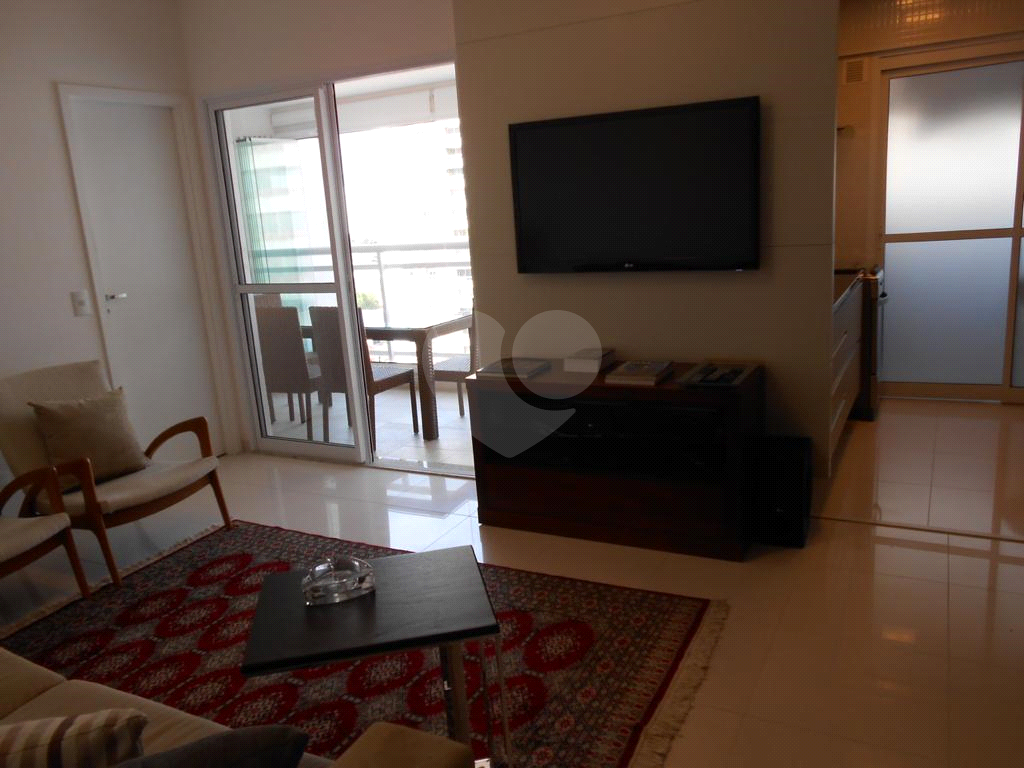 Apartamento com varanda gourmet, mobiliado e decorado,com vista maravilhosa para o sol.