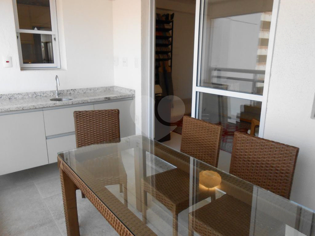 Apartamento com varanda gourmet, mobiliado e decorado,com vista maravilhosa para o sol.