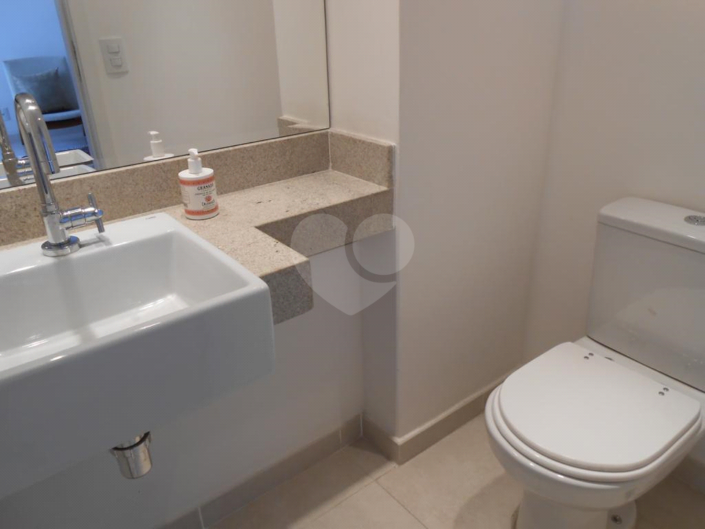 Apartamento com varanda gourmet, mobiliado e decorado,com vista maravilhosa para o sol.