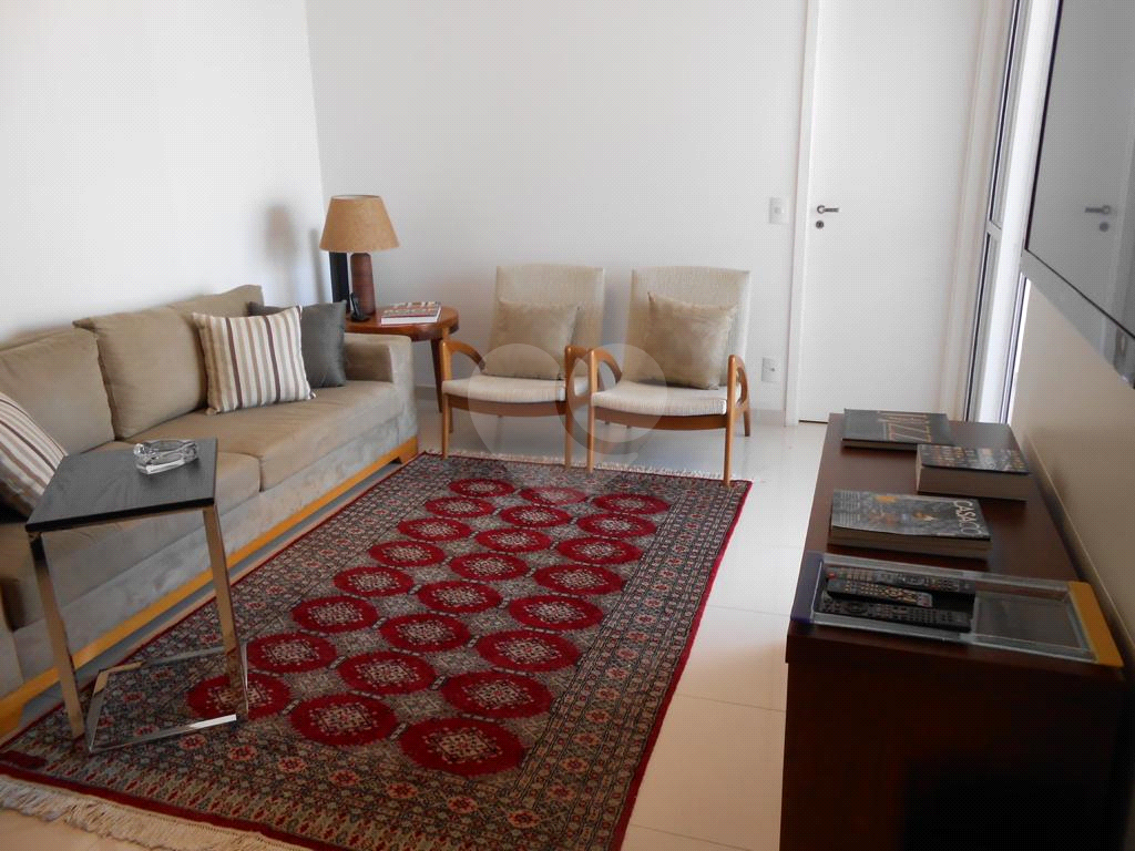 Apartamento com varanda gourmet, mobiliado e decorado,com vista maravilhosa para o sol.