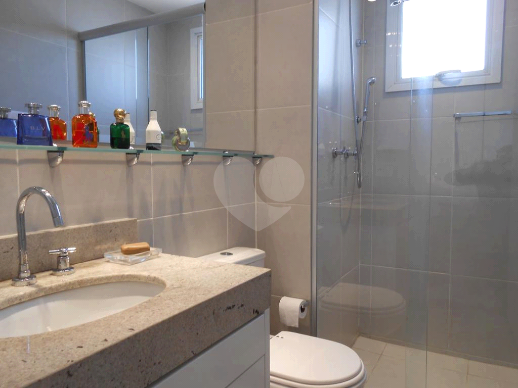 Apartamento com varanda gourmet, mobiliado e decorado,com vista maravilhosa para o sol.