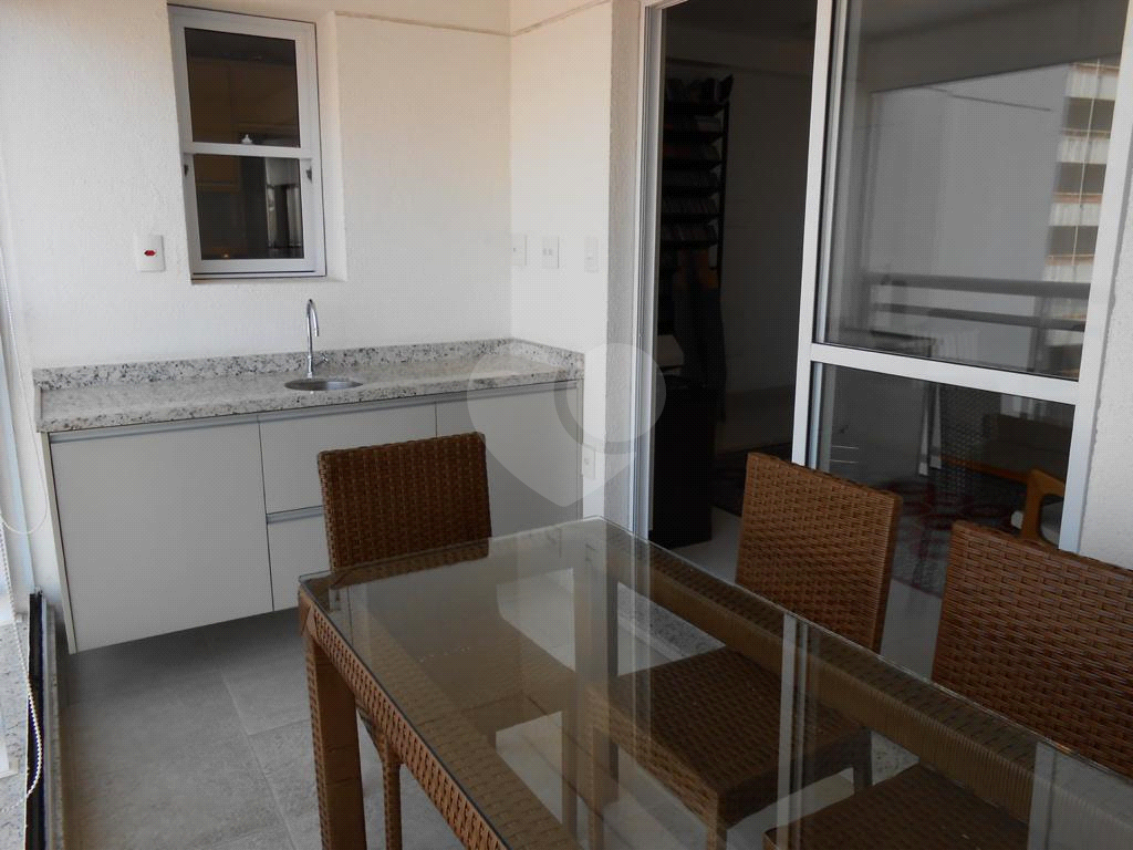 Apartamento com varanda gourmet, mobiliado e decorado,com vista maravilhosa para o sol.