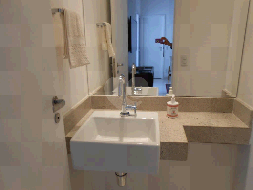 Apartamento com varanda gourmet, mobiliado e decorado,com vista maravilhosa para o sol.