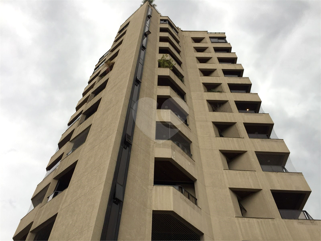 LINDO APARTAMENTO À VENDA OU LOCAÇÃO