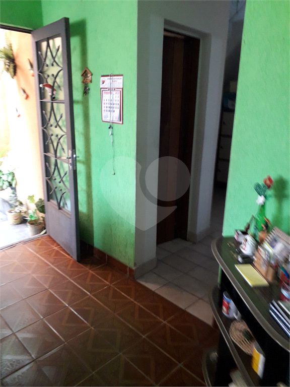 sobrado com 3dormitorios sendo 01 suite sala para 2 ambientes com uma grande sacada laterais ,lavabo