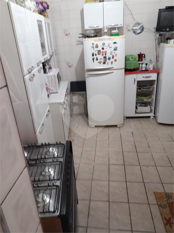 sobrado com 3dormitorios sendo 01 suite sala para 2 ambientes com uma grande sacada laterais ,lavabo