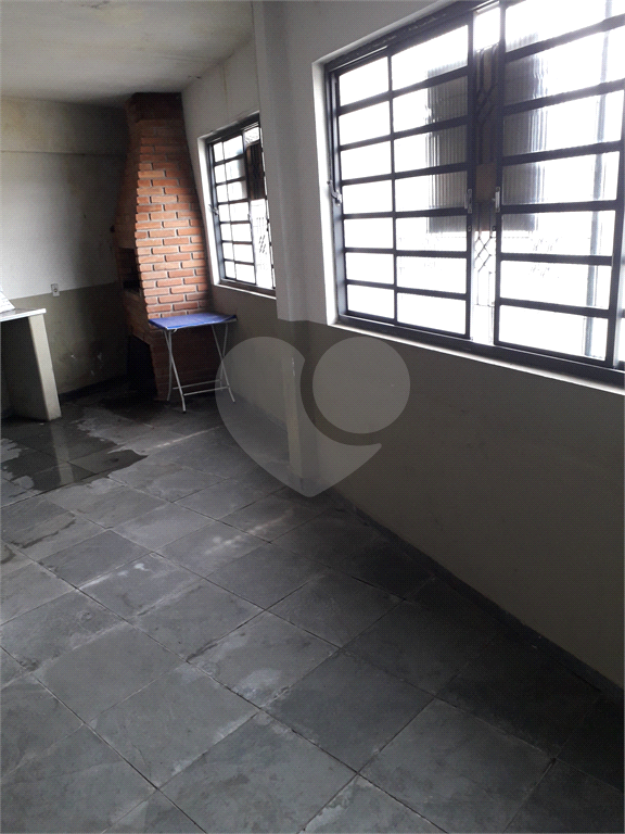 sobrado com 3dormitorios sendo 01 suite sala para 2 ambientes com uma grande sacada laterais ,lavabo