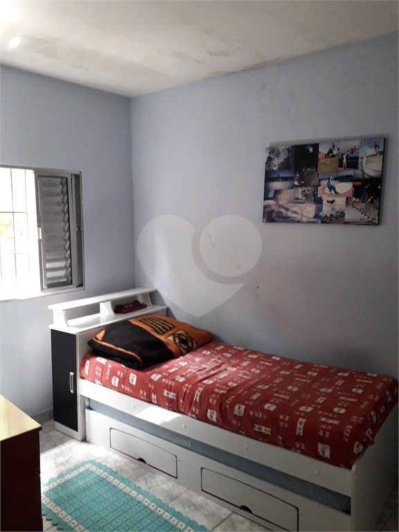 sobrado com 3dormitorios sendo 01 suite sala para 2 ambientes com uma grande sacada laterais ,lavabo