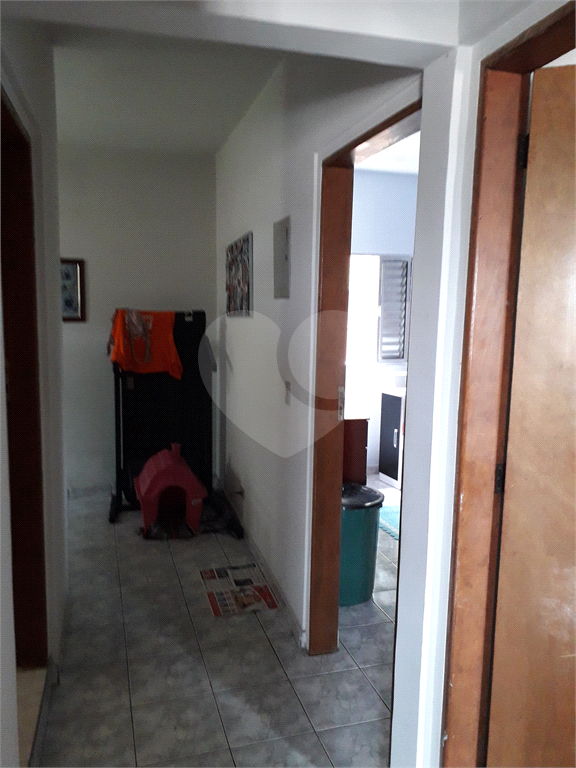 sobrado com 3dormitorios sendo 01 suite sala para 2 ambientes com uma grande sacada laterais ,lavabo