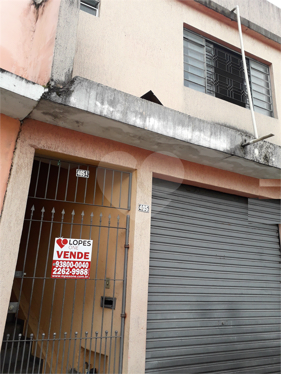 sobrado com 3dormitorios sendo 01 suite sala para 2 ambientes com uma grande sacada laterais ,lavabo