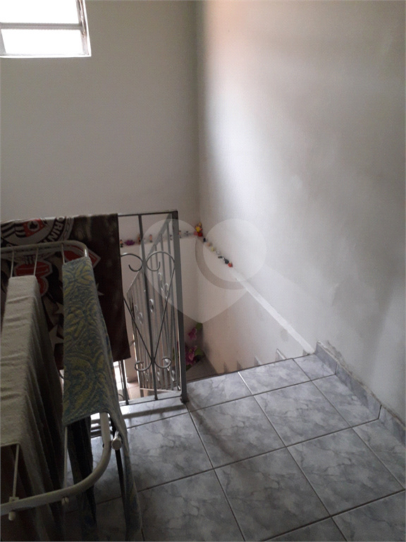 sobrado com 3dormitorios sendo 01 suite sala para 2 ambientes com uma grande sacada laterais ,lavabo