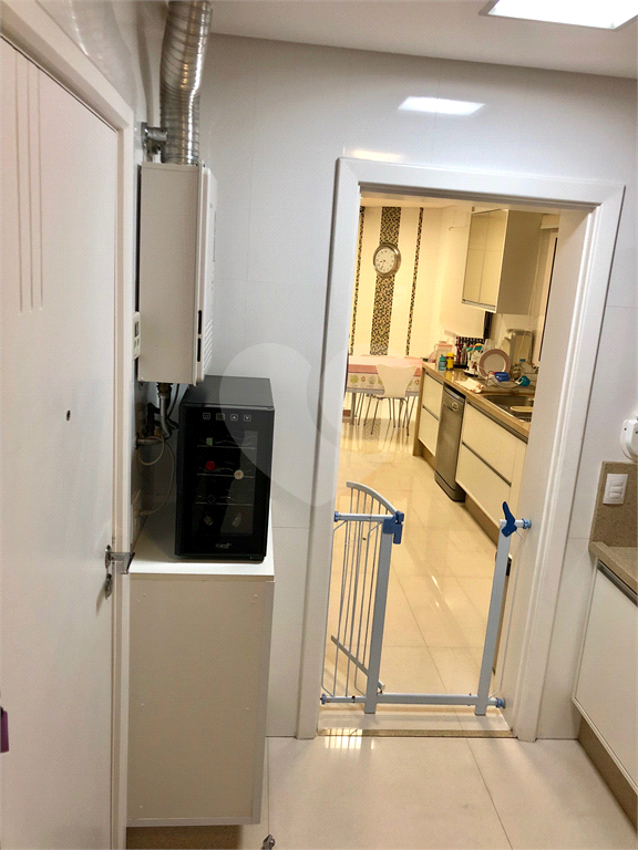 Apartamento à venda com 3 quartos, 233m² - Foto 33