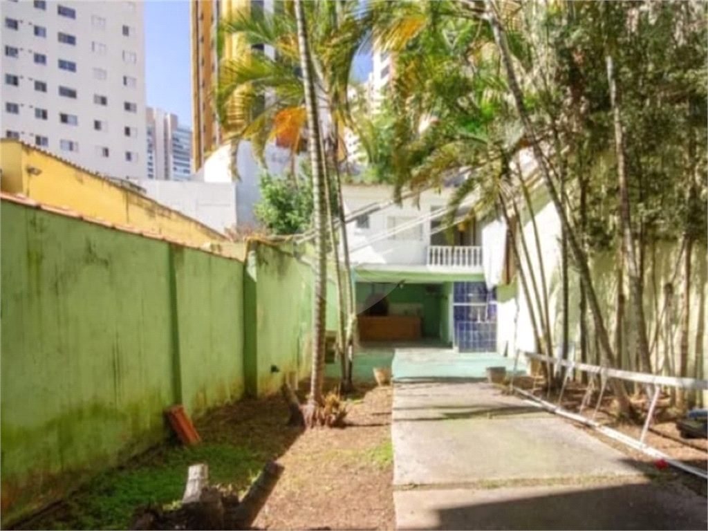 Excelente Sobrado no Bairro Chora Menino com 3 Dormitórios / 1 Suíte com Sacada